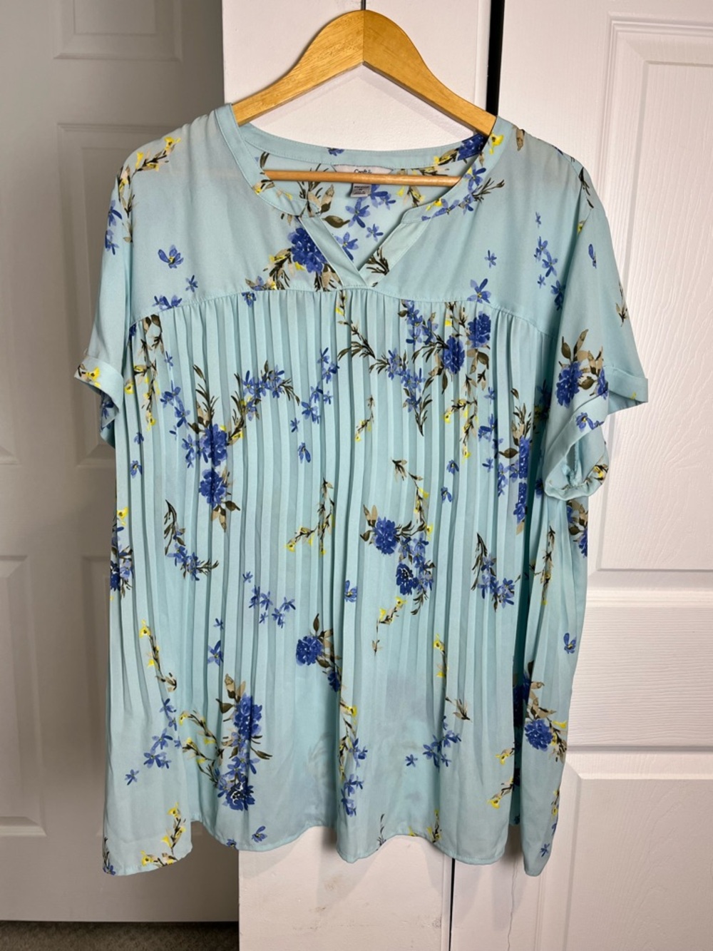Croft & Barrow Women’s Split Neck Pintuck Blouse Blue Floral Size 1X (XL)